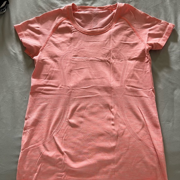 lululemon athletica Tops - Lululemon Swiftly Tech Short Sleeve Tee